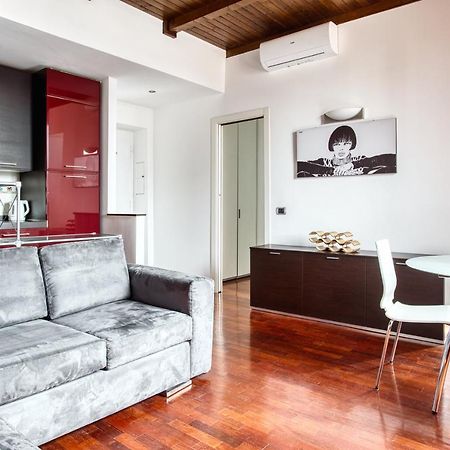 Joivy Charming Apartment In The Heart Of Isola District Милано Екстериор снимка
