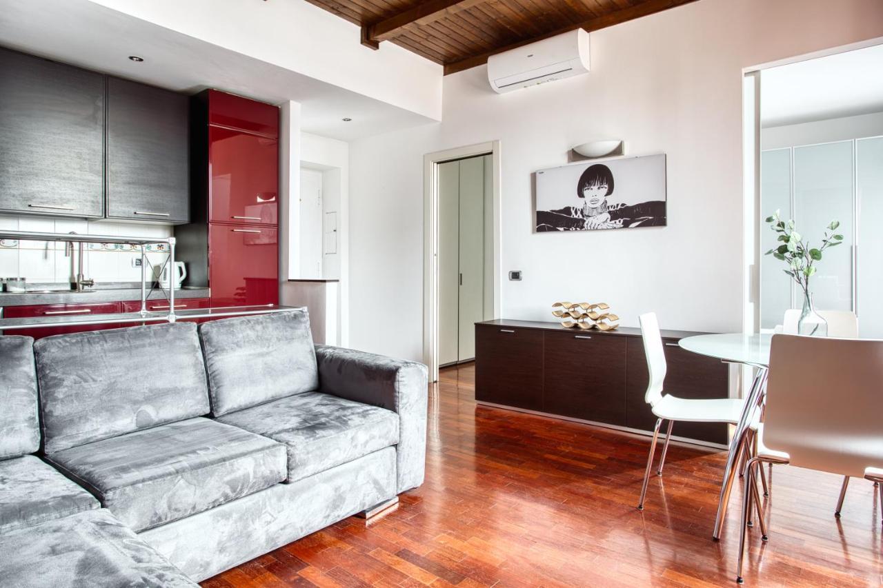 Joivy Charming Apartment In The Heart Of Isola District Милано Екстериор снимка