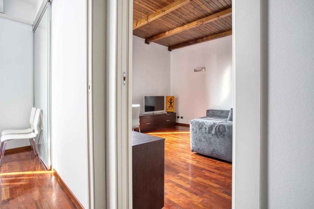 Joivy Charming Apartment In The Heart Of Isola District Милано Екстериор снимка